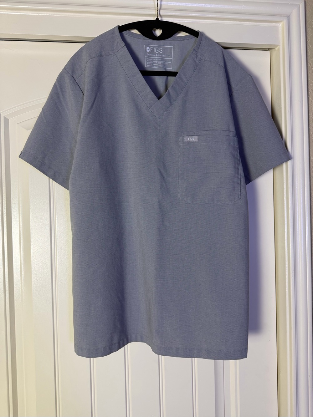 Figs Men’s V-Neck Top in Slate